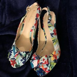 NWOT Floral shoe by Kelly&Katie